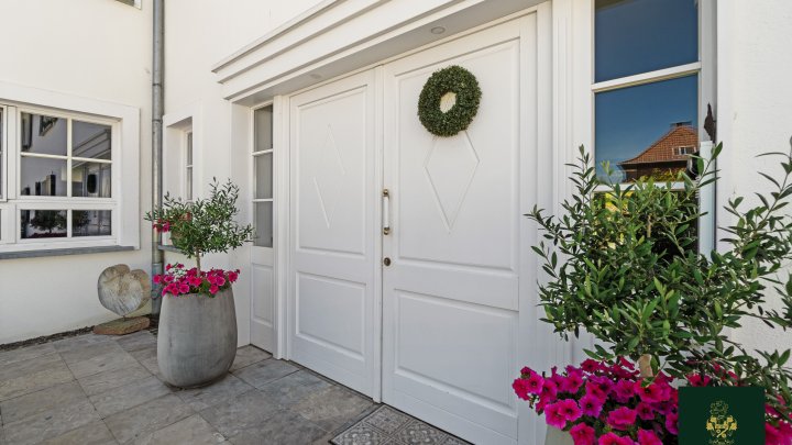 Traumhaftes Anwesen mit beheiztem Außenpool, Spa und Gästehaus auf parkähnlichem Grundstück