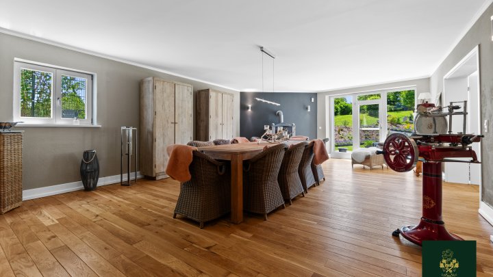 Traumhaftes Anwesen mit beheiztem Außenpool, Spa und Gästehaus auf parkähnlichem Grundstück