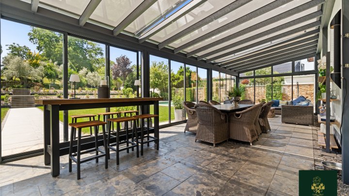 Traumhaftes Anwesen mit beheiztem Außenpool, Spa und Gästehaus auf parkähnlichem Grundstück