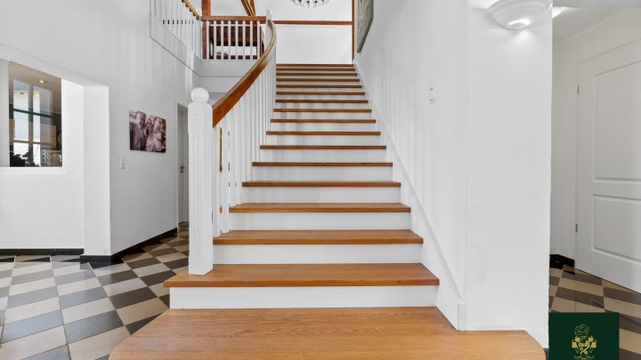 Traumhaftes Anwesen mit beheiztem Außenpool, Spa und Gästehaus auf parkähnlichem Grundstück