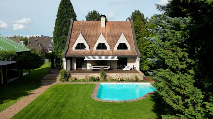 Traumhaft schöne Landhaus-Villa mit beheizbarem Pool und Outdoor-Küche